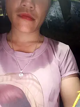 Snapshot of Phantamay chatting on 11/13/25, 02:10 Phantamay online show from 11/13/25, 02:10