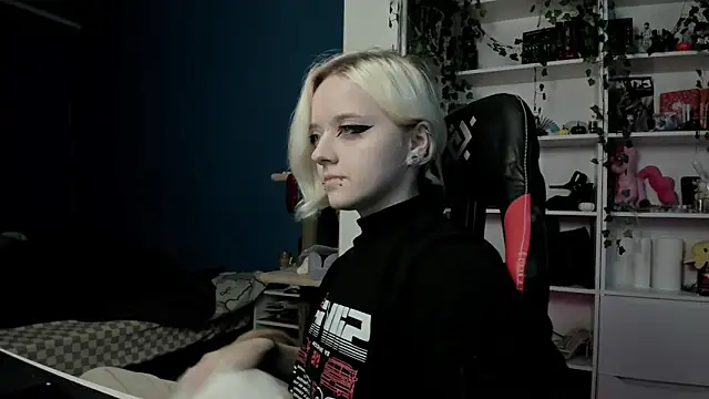 Snapshot of Holy_Mistress_S chatting on 11/05/25, 09:42 Holy Mistress S online show from 11/05/25, 09:42