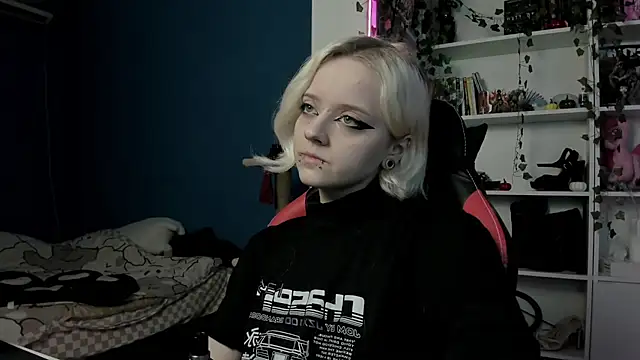 Snapshot of Holy_Mistress_S chatting on 11/07/25, 10:26 Holy Mistress S online show from 11/07/25, 10:26