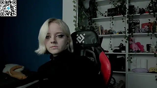 Snapshot of Holy_Mistress_S chatting on 12/02/25, 10:31 Holy Mistress S online show from 12/02/25, 10:31