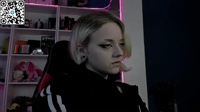 Holy Mistress S online show from 02/15/26, 10:03