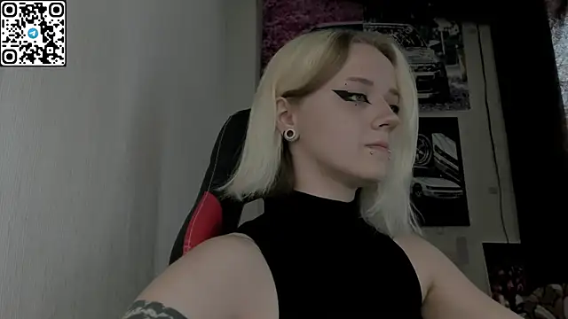 Snapshot of Holy_Mistress_S chatting on 07/10/26, 08:18 Holy Mistress S online show from 07/10/26, 08:18