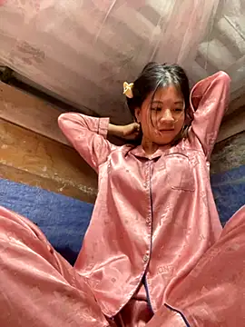 ninixinh online show from 10/30/25, 01:01