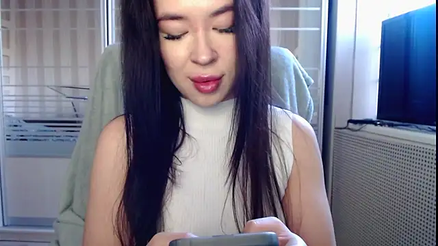 Snapshot of Laura_miss chatting on 11/04/25, 11:09 Laura miss online show from 11/04/25, 11:09