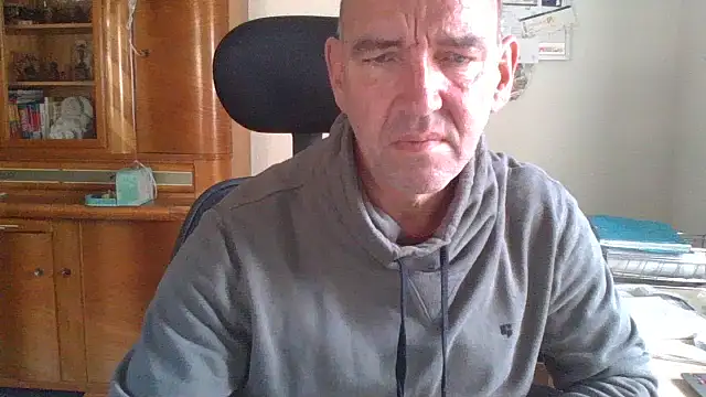 Snapshot of Lutzi1970 chatting on 11/03/25, 10:49 Lutzi1970 online show from 11/03/25, 10:49