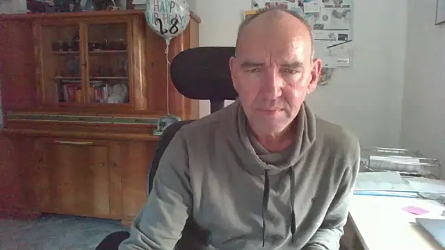 Snapshot of Lutzi1970 chatting on 11/11/25, 02:28 Lutzi1970 online show from 11/11/25, 02:28