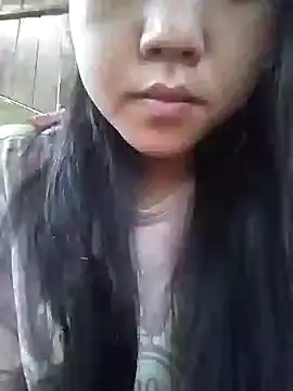 Snapshot of Quynhsumon chatting on 10/28/25, 02:15 Quynhsumon online show from 10/28/25, 02:15