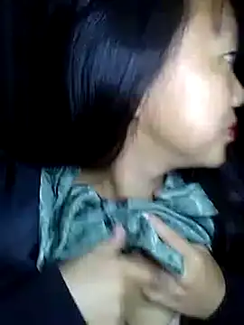 Snapshot of Quynhsumon chatting on 11/19/25, 02:50 Quynhsumon online show from 11/19/25, 02:50