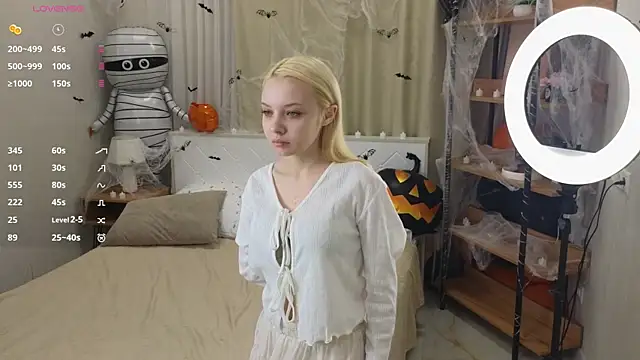 Snapshot of IraYounce chatting on 11/04/25, 01:05 IraYounce online show from 11/04/25, 01:05