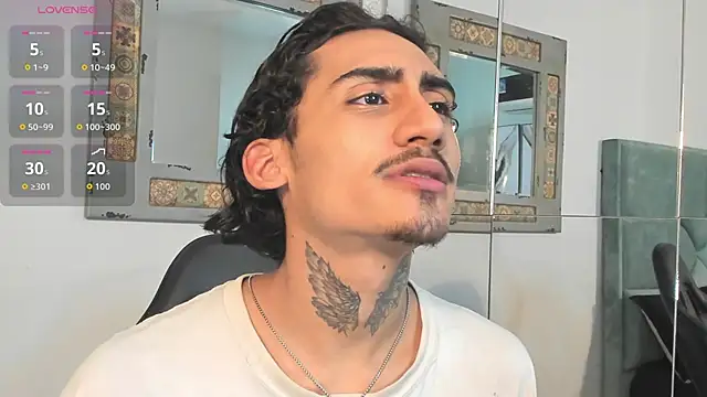 Snapshot of Mr_Strike chatting on 10/24/25, 02:41 Mr Strike online show from 10/24/25, 02:41