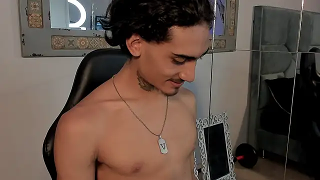 Snapshot of Mr_Strike chatting on 10/27/25, 02:37 Mr Strike online show from 10/27/25, 02:37