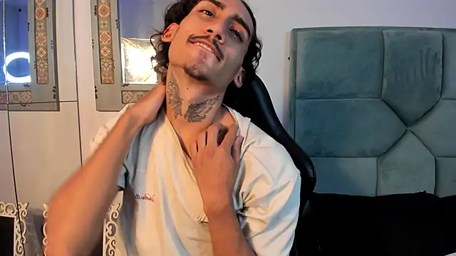 Snapshot of Mr_Strike chatting on 10/30/25, 02:57 Mr Strike online show from 10/30/25, 02:57