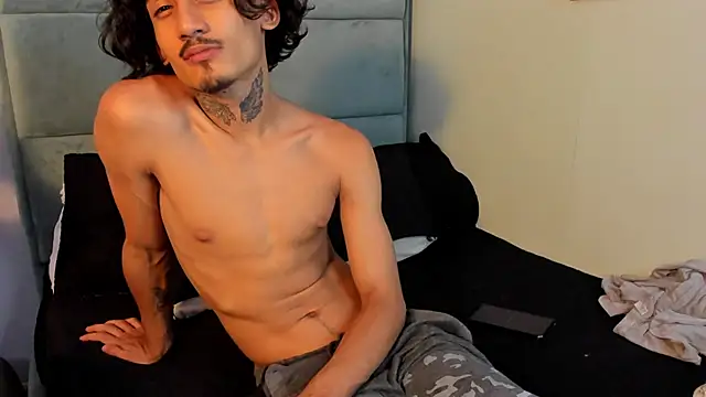 Snapshot of Mr_Strike chatting on 11/01/25, 02:46 Mr Strike online show from 11/01/25, 02:46