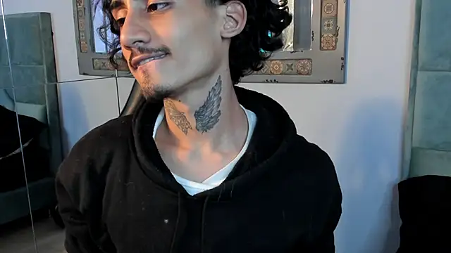 Snapshot of Mr_Strike chatting on 11/03/25, 02:57 Mr Strike online show from 11/03/25, 02:57