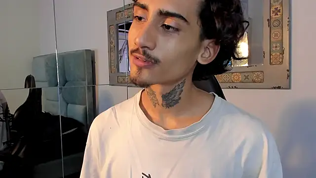 Snapshot of Mr_Strike chatting on 11/05/25, 02:44 Mr Strike online show from 11/05/25, 02:44