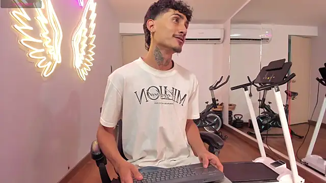 Snapshot of Mr_Strike chatting on 11/08/25, 03:07 Mr Strike online show from 11/08/25, 03:07