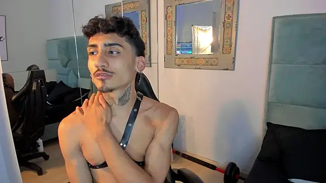 Snapshot of Mr_Strike chatting on 11/11/25, 03:06 Mr Strike online show from 11/11/25, 03:06