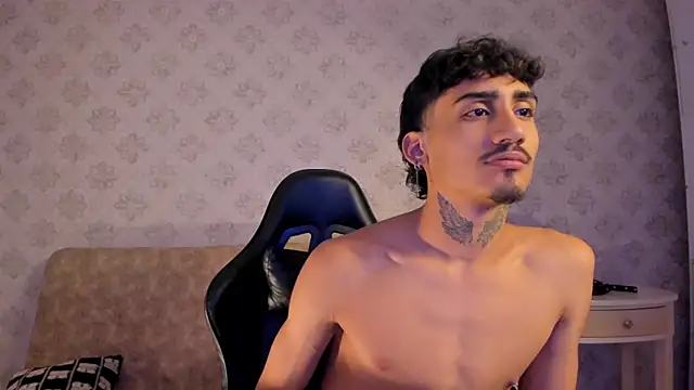 Snapshot of Mr_Strike chatting on 11/15/25, 02:31 Mr Strike online show from 11/15/25, 02:31