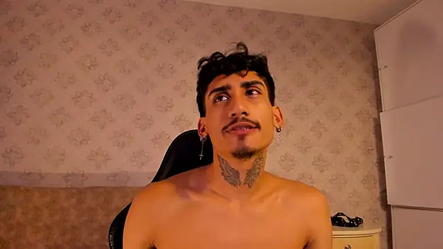 Snapshot of Mr_Strike chatting on 11/16/25, 02:50 Mr Strike online show from 11/16/25, 02:50