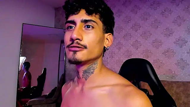 Snapshot of Mr_Strike chatting on 11/21/25, 03:05 Mr Strike online show from 11/21/25, 03:05