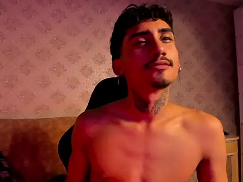 Snapshot of Mr_Strike chatting on 11/22/25, 03:38 Mr Strike online show from 11/22/25, 03:38