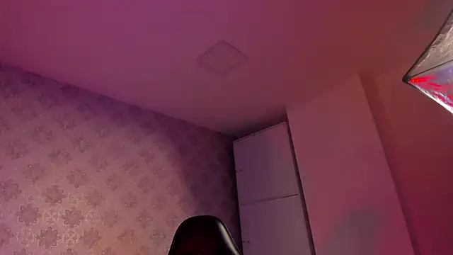 Snapshot of Mr_Strike chatting on 11/23/25, 03:06 Mr Strike online show from 11/23/25, 03:06