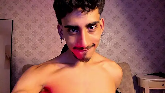 Snapshot of Mr_Strike chatting on 11/24/25, 12:32 Mr Strike online show from 11/24/25, 12:32