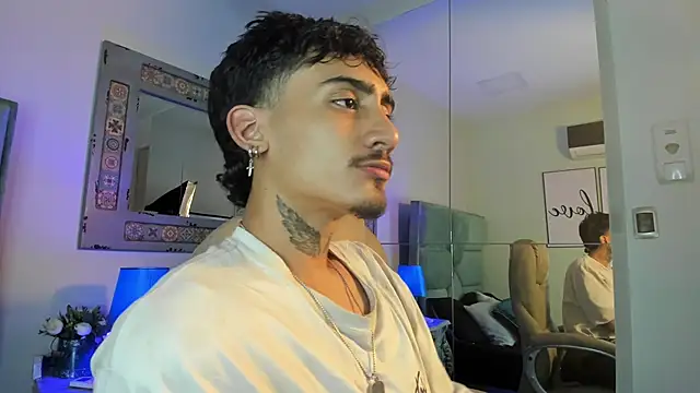 Snapshot of Mr_Strike chatting on 11/28/25, 02:58 Mr Strike online show from 11/28/25, 02:58