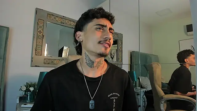 Snapshot of Mr_Strike chatting on 11/29/25, 02:58 Mr Strike online show from 11/29/25, 02:58