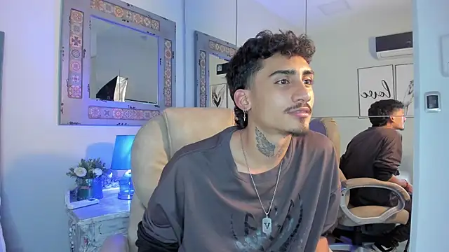 Snapshot of Mr_Strike chatting on 12/01/25, 03:33 Mr Strike online show from 12/01/25, 03:33