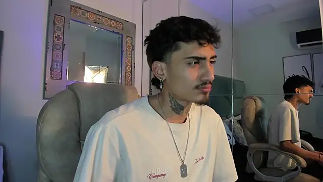 Snapshot of Mr_Strike chatting on 12/02/25, 03:23 Mr Strike online show from 12/02/25, 03:23