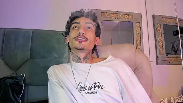 Snapshot of Mr_Strike chatting on 12/14/25, 06:56 Mr Strike online show from 12/14/25, 06:56