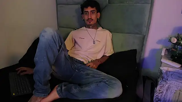 Snapshot of Mr_Strike chatting on 12/15/25, 07:07 Mr Strike online show from 12/15/25, 07:07