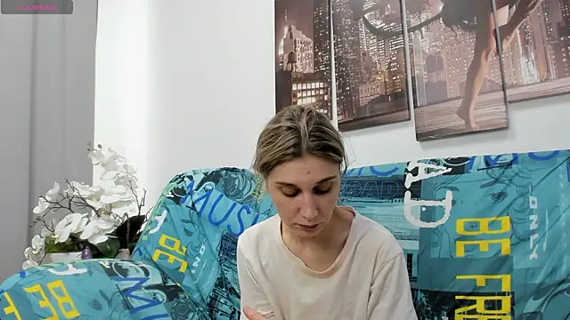 Snapshot of Tenderly_Sophie chatting on 04/24/26, 01:24 Tenderly Sophie online show from 04/24/26, 01:24