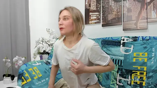 Snapshot of Tenderly_Sophie chatting on 05/29/26, 08:23 Tenderly Sophie online show from 05/29/26, 08:23