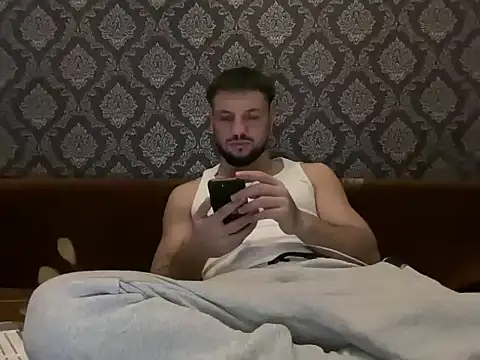 Snapshot of GitanoBoy chatting on 11/26/25, 04:41 GitanoBoy online show from 11/26/25, 04:41