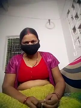 Snapshot of QRESABABY chatting on 10/31/25, 01:17 QRESABABY online show from 10/31/25, 01:17