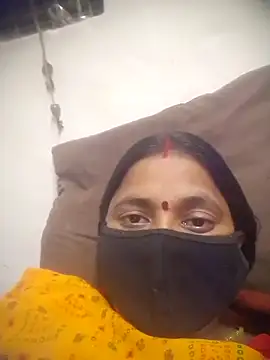 Snapshot of QRESABABY chatting on 10/31/25, 02:18 QRESABABY online show from 10/31/25, 02:18