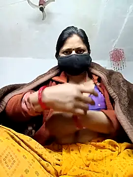 Snapshot of QRESABABY chatting on 12/13/25, 10:37 QRESABABY online show from 12/13/25, 10:37