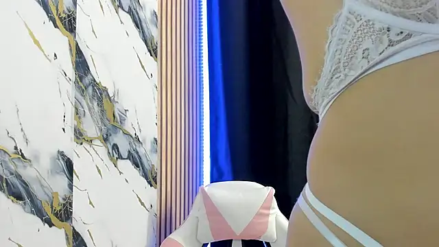 Scarlet DLuce online show from 11/28/25, 09:12