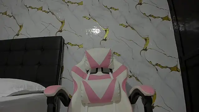 Scarlet DLuce online show from 04/11/26, 09:24