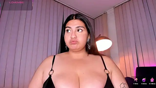 Snapshot of kendra_crow chatting on 11/30/25, 01:20 kendra crow online show from 11/30/25, 01:20