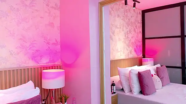 AdelineJhones online show from 01/09/26, 03:04