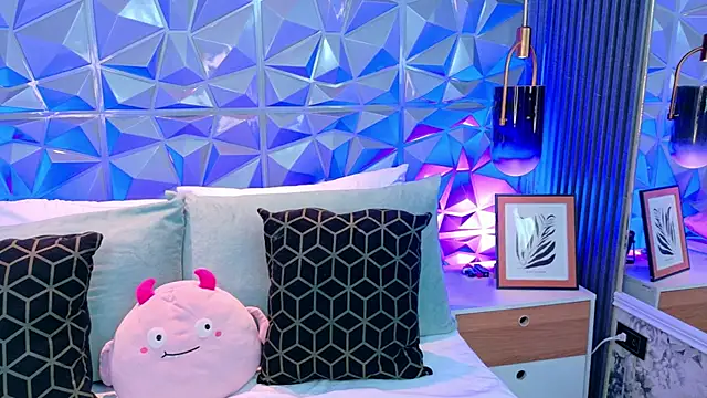 AdelineJhones online show from 03/30/26, 02:18