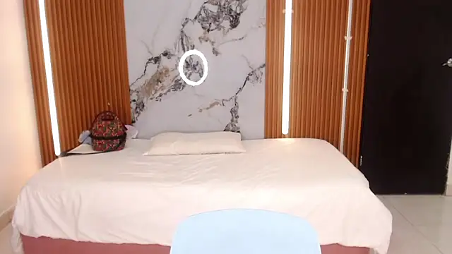 rosselyn  online show from 10/28/25, 07:38