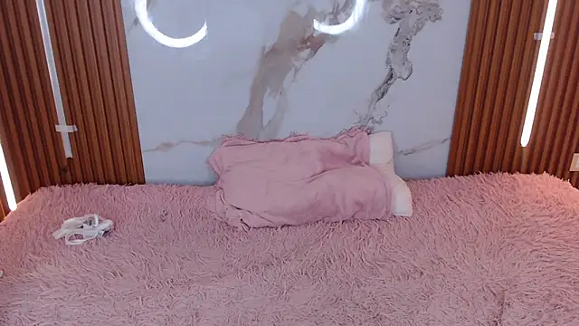 rosselyn  online show from 11/23/25, 07:35