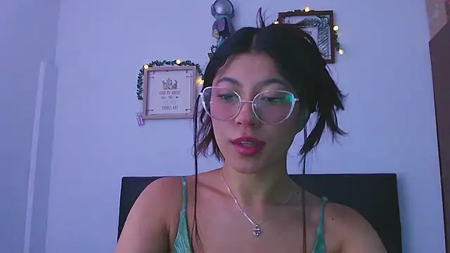 Snapshot of LissyM chatting on 12/01/25, 12:21 LissyM online show from 12/01/25, 12:21