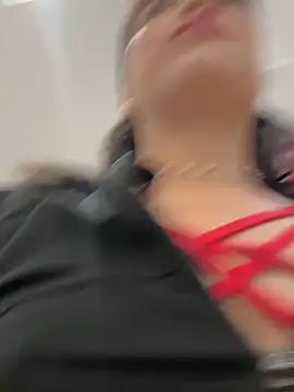 Snapshot of LisaMartinez34 chatting on 11/19/25, 04:18 LisaMartinez34 online show from 11/19/25, 04:18