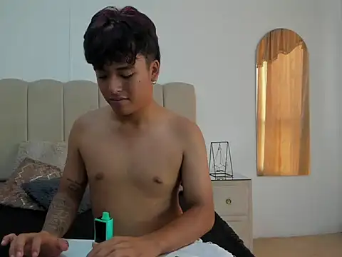 Snapshot of LiamANDJordan chatting on 12/13/25, 07:53 LiamANDJordan online show from 12/13/25, 07:53