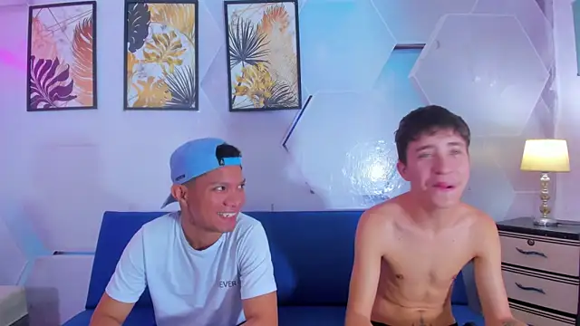 Snapshot of Room_boys_hot chatting on 11/06/25, 01:17 Room boys hot online show from 11/06/25, 01:17